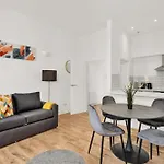 Contemporary Oasis In Paddington