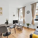 Contemporary Oasis In Paddington